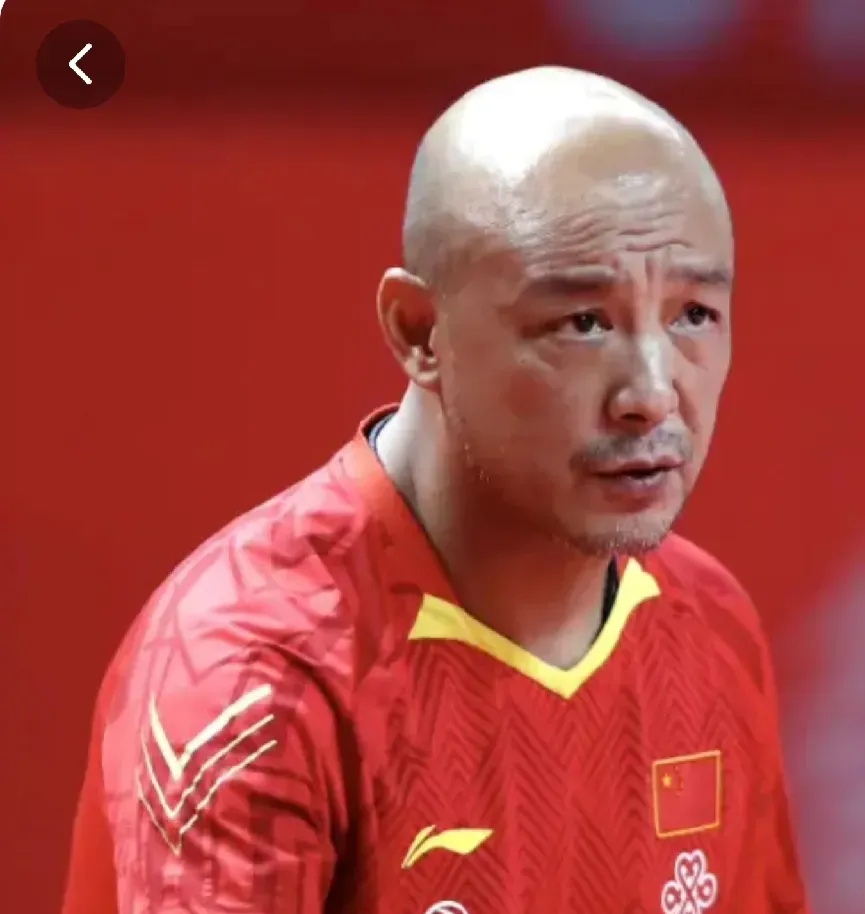 包含荷兰队教练团队或将迎来重大人事调整的词条